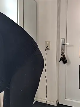 Snapshot of Linalicious chatting on February 12, 2025, 10:24 am Linalicious online show from February 12, 2025, 10:24 am