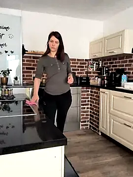 Snapshot of Linalicious chatting on March 3, 2025, 7:24 am Linalicious online show from March 3, 2025, 7:24 am