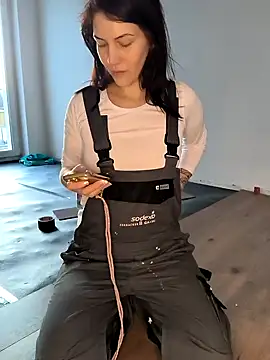 Snapshot of Linalicious chatting on January 22, 2025, 7:46 am Linalicious online show from January 22, 2025, 7:46 am