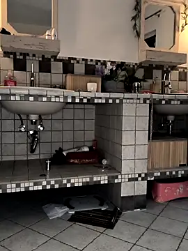 Snapshot of Linalicious chatting on February 27, 2025, 1:49 pm Linalicious online show from February 27, 2025, 1:49 pm