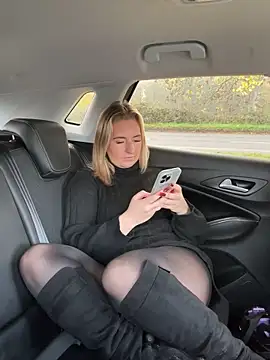 Snapshot of Rebeccaxxx chatting on November 6, 2025, 10:41 am Rebeccaxxx online show from November 6, 2025, 10:41 am