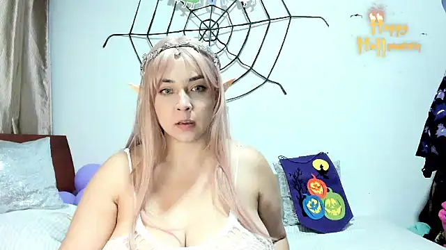 Snapshot of SuzyGamingFairy chatting on November 3, 2025, 12:38 am SuzyGamingFairy online show from November 3, 2025, 12:38 am