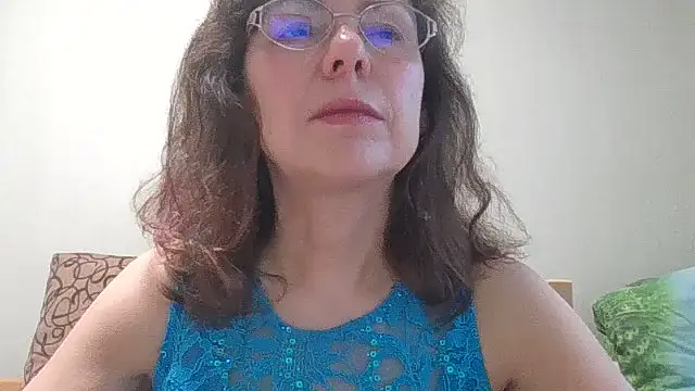 Snapshot of HollyJewel chatting on June 19, 2026, 4:13 pm HollyJewel online show from June 19, 2026, 4:13 pm
