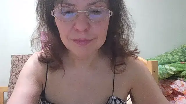 Snapshot of HollyJewel chatting on June 28, 2026, 7:20 pm HollyJewel online show from June 28, 2026, 7:20 pm