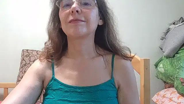 Snapshot of HollyJewel chatting on July 15, 2026, 4:25 pm HollyJewel online show from July 15, 2026, 4:25 pm