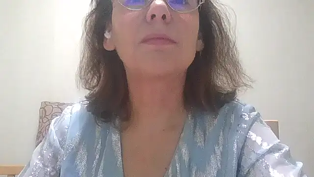 HollyJewel online show from November 17, 2025, 4:11 pm