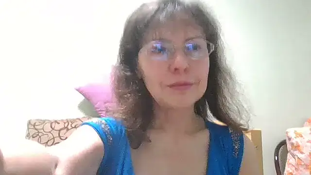 Snapshot of HollyJewel chatting on June 21, 2026, 6:14 pm HollyJewel online show from June 21, 2026, 6:14 pm