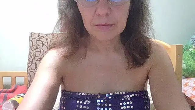 Snapshot of HollyJewel chatting on July 23, 2026, 7:10 pm HollyJewel online show from July 23, 2026, 7:10 pm