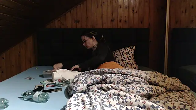 BoeseMoni1998 online show from March 9, 2025, 8:42 pm