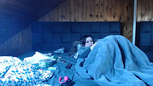 BoeseMoni1998 online show from March 18, 2025, 3:12 pm