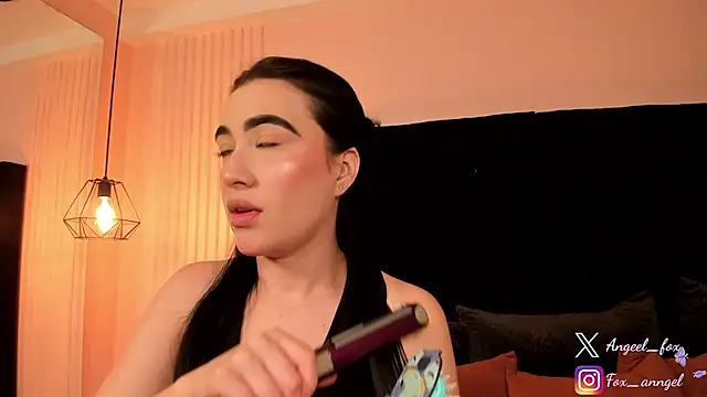 Snapshot of angeel_fox chatting on August 3, 2026, 1:25 am angeel fox online show from August 3, 2026, 1:25 am