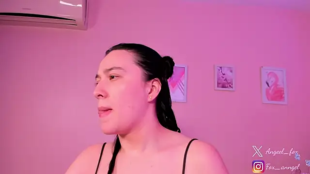 Snapshot of angeel_fox chatting on April 28, 2026, 2:27 am angeel fox online show from April 28, 2026, 2:27 am