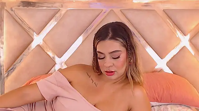 Snapshot of JoannaStanford chatting on November 14, 2025, 9:18 pm JoannaStanford online show from November 14, 2025, 9:18 pm