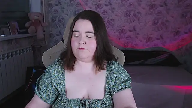 Estelle Hicks online show from April 14, 2026, 6:46 pm