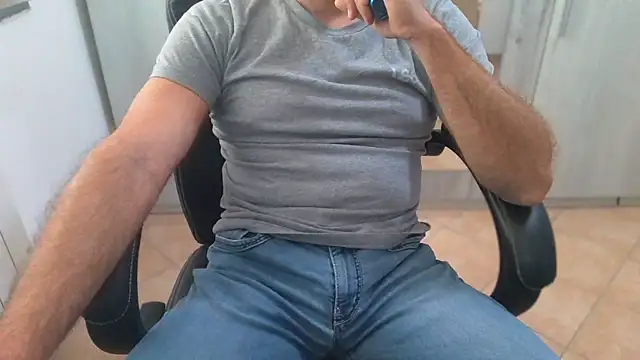 Snapshot of cocco1980xxxx chatting on February 20, 2026, 8:05 am cocco1980xxxx online show from February 20, 2026, 8:05 am