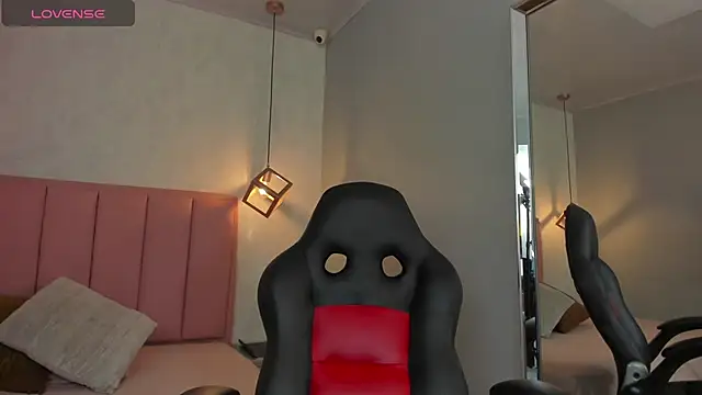SUNNYCYRUS online show from June 27, 2026, 12:44 pm