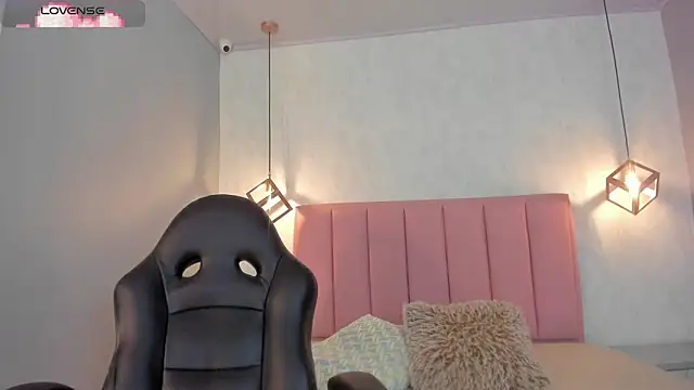 SUNNYCYRUS online show from November 20, 2025, 12:50 pm