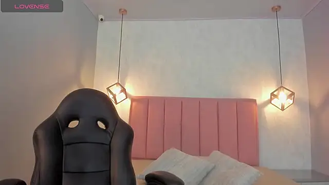 SUNNYCYRUS online show from October 29, 2025, 12:26 pm