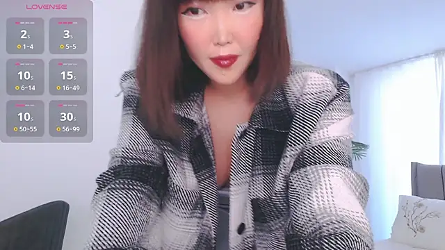 Snapshot of TumiLio chatting on February 24, 2025, 1:42 pm TumiLio online show from February 24, 2025, 1:42 pm