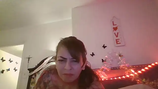 nikkiigees713 online show from December 6, 2024, 6:22 pm