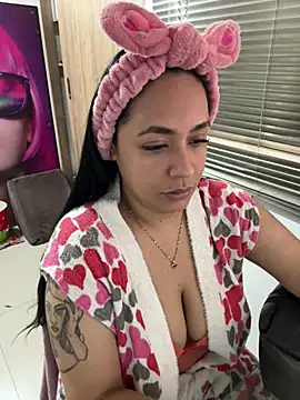 marta201 alfaro online show from February 7, 2025, 5:40 pm