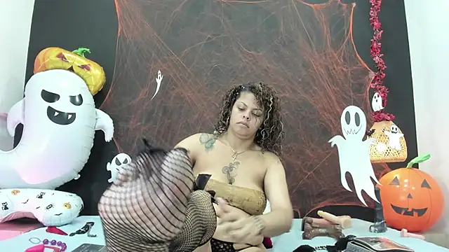 Snapshot of Luna_smit08 chatting on October 27, 2025, 8:10 pm Luna smit08 online show from October 27, 2025, 8:10 pm