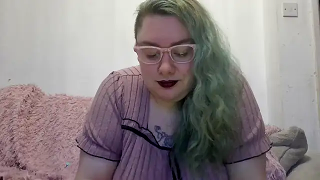 Bustycurves online show from April 20, 2026, 10:55 pm