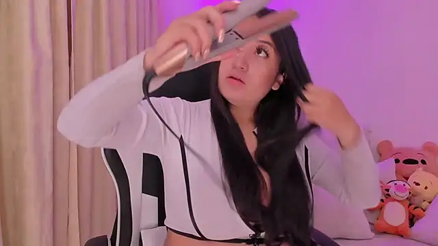 shanel taylor online show from December 14, 2025, 2:33 pm