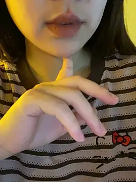 minmin2kk5 online show from March 22, 2026, 3:24 pm