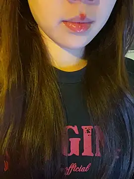 minmin2kk5 online show from April 12, 2026, 4:10 pm