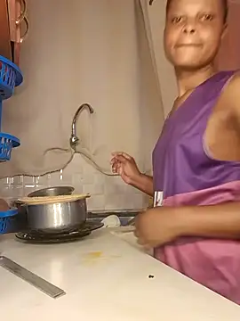 Snapshot of Freya_004 chatting on December 5, 2025, 9:52 am Freya 004 online show from December 5, 2025, 9:52 am