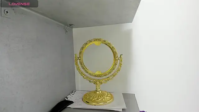 Cherllynn online show from November 10, 2025, 3:17 pm