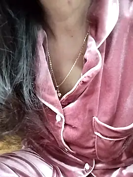 Snapshot of cream1299 chatting on February 13, 2026, 12:27 pm cream1299 online show from February 13, 2026, 12:27 pm