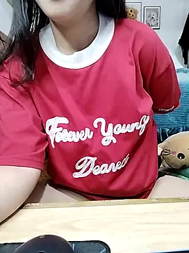 Snapshot of cream1299 chatting on February 24, 2026, 9:15 pm cream1299 online show from February 24, 2026, 9:15 pm