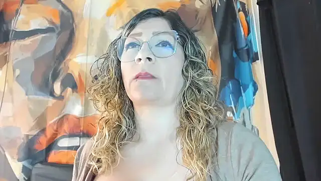 Snapshot of eva1saenz chatting on June 19, 2026, 11:20 pm eva1saenz online show from June 19, 2026, 11:20 pm