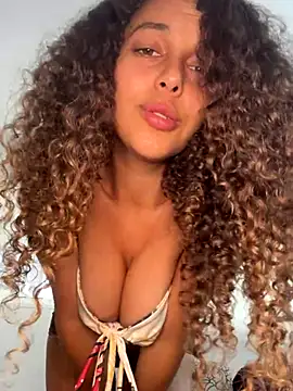 Snapshot of Rati_Curly chatting on October 6, 2025, 9:04 pm Rati Curly online show from October 6, 2025, 9:04 pm