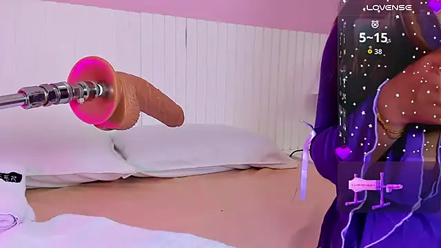 Snapshot of issie_cute chatting on December 17, 2025, 8:14 pm issie cute online show from December 17, 2025, 8:14 pm