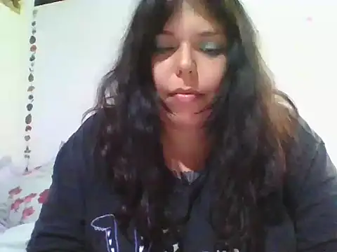 scarletttlove online show from April 26, 2026, 1:47 am