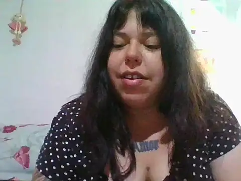 scarletttlove online show from April 18, 2026, 1:19 am