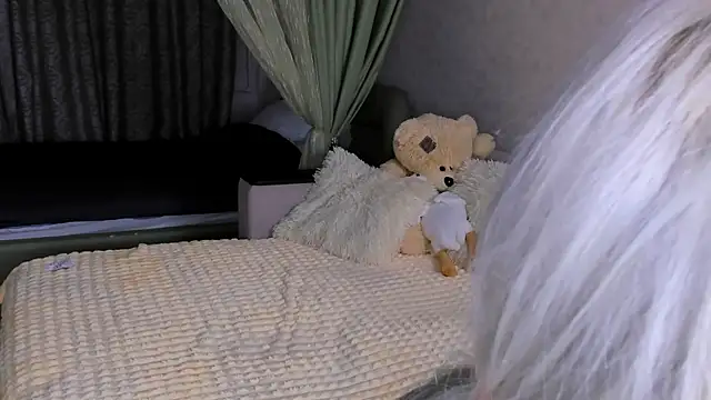 Snapshot of Sweeet_Barbie chatting on December 4, 2025, 3:33 pm Sweeet Barbie online show from December 4, 2025, 3:33 pm