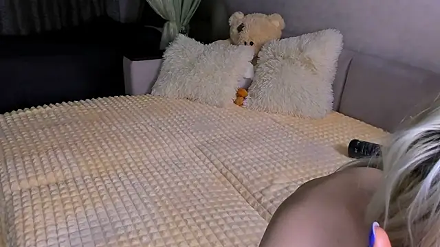 Snapshot of Sweeet_Barbie chatting on November 22, 2025, 3:33 pm Sweeet Barbie online show from November 22, 2025, 3:33 pm