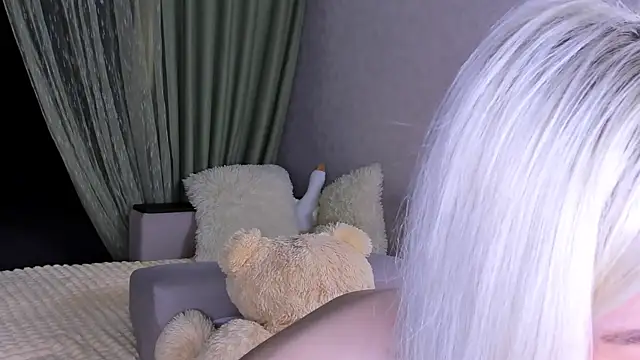 Snapshot of Sweeet_Barbie chatting on June 20, 2026, 3:50 pm Sweeet Barbie online show from June 20, 2026, 3:50 pm