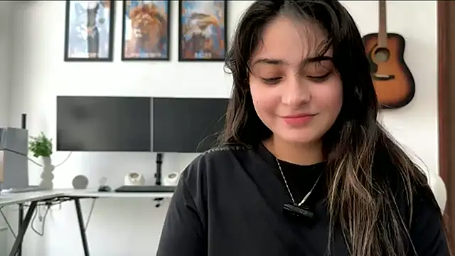 Snapshot of demieliss chatting on May 17, 2026, 8:47 am demieliss online show from May 17, 2026, 8:47 am