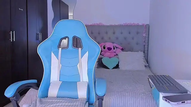 Snapshot of Violet_Rost chatting on November 2, 2025, 2:33 pm Violet Rost online show from November 2, 2025, 2:33 pm