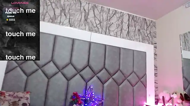 Tiffany Valentine15 online show from December 16, 2025, 1:59 pm