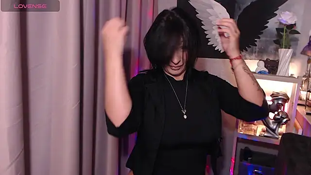 Snapshot of israakarmaa chatting on November 4, 2025, 5:44 am israakarmaa online show from November 4, 2025, 5:44 am