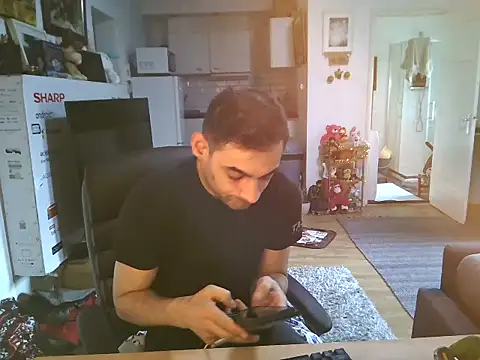 Snapshot of mihaimichael chatting on November 6, 2025, 2:43 pm mihaimichael online show from November 6, 2025, 2:43 pm