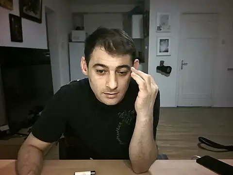 Snapshot of mihaimichael chatting on August 5, 2026, 10:15 pm mihaimichael online show from August 5, 2026, 10:15 pm