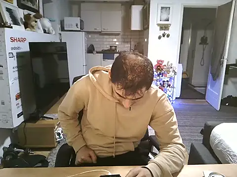 Snapshot of mihaimichael chatting on October 28, 2025, 12:22 am mihaimichael online show from October 28, 2025, 12:22 am