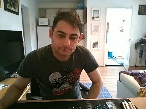 Snapshot of mihaimichael chatting on June 16, 2026, 1:11 pm mihaimichael online show from June 16, 2026, 1:11 pm